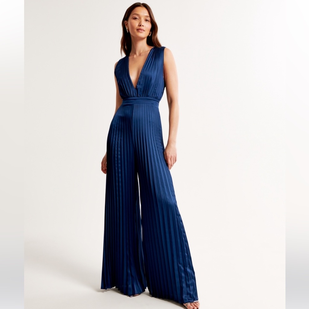 Abercrombie A&F Pleated Jumpsuit in Blue / Small